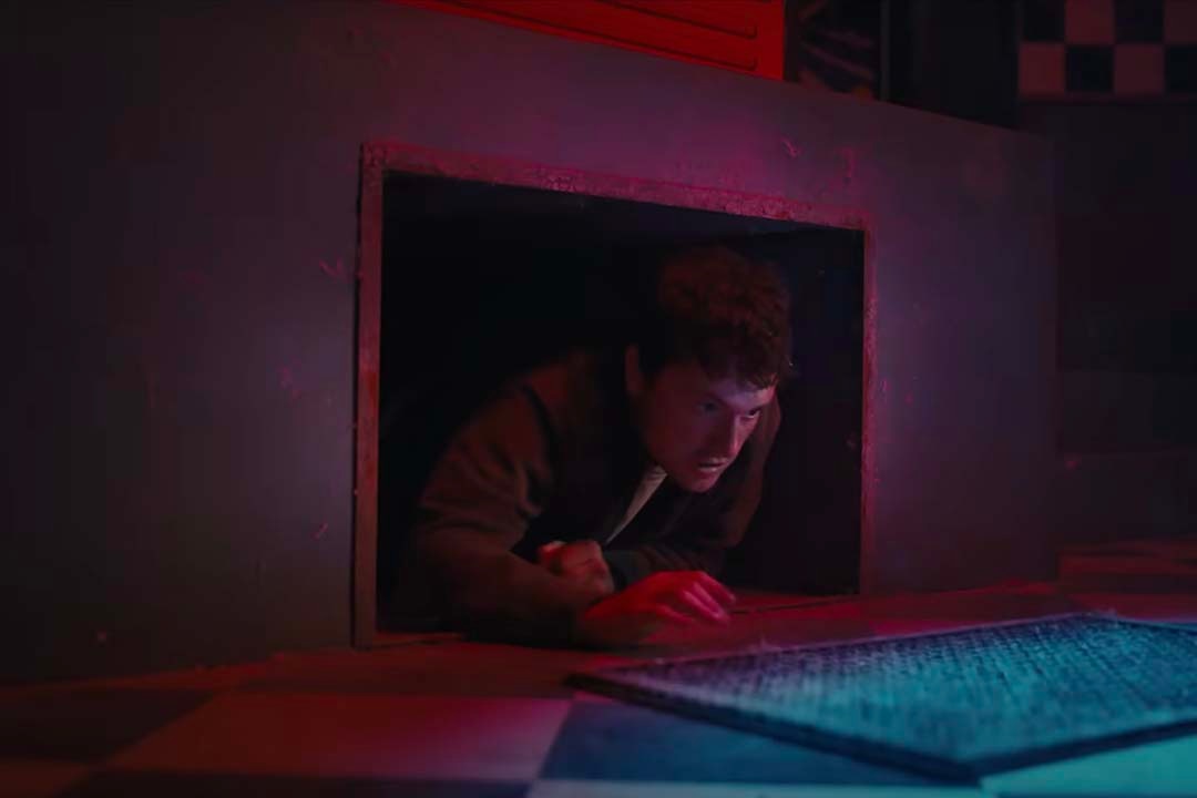 Josh Hutcherson crawls out a vent in Five Night's at Freddy's (2023)
