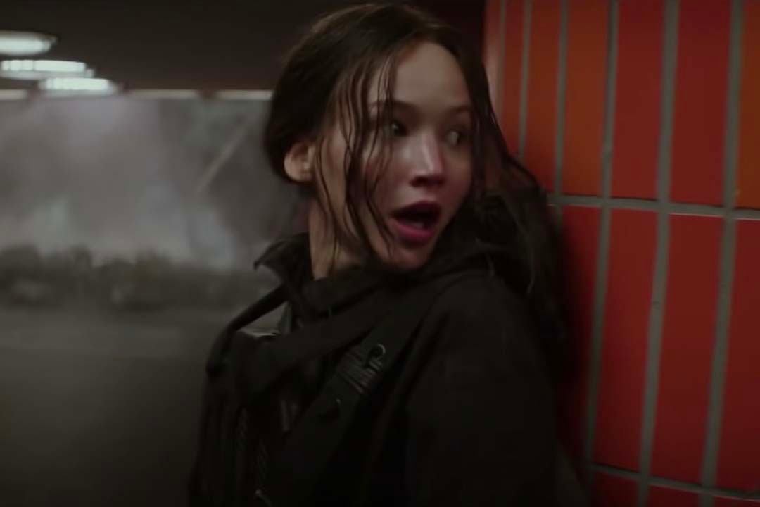 Katniss (Jennifer Lawrence) hides in The Hunger Games: Mockingjay Part 2 (2015)