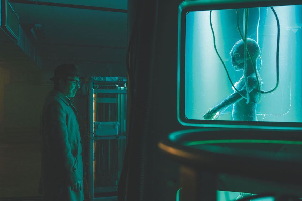 Aidan Gillen as Dr. J. Allen Hynek encounters alien subject