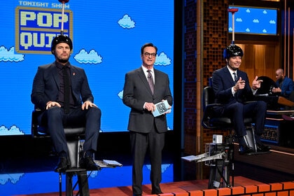Actor Chris Pratt, announcer Steve Higgins, and host Jimmy Fallon during “Pop Quiz”