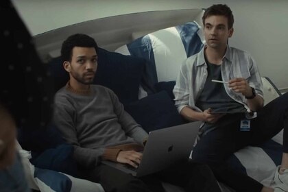 Aren (Justice Smith) and Jason Munt (Drew Tarver) lounge in The American Society of Magical Negroes (2024).
