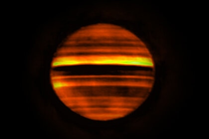 An image of Jupiter taken at different wavelengths by ALMA shows that the planet’s zones (bright) are warmer and belts (darker) cooler. Credit: ALMA (ESO/NAOJ/NRAO), I. de Pater et al.; NRAO/AUI NSF, S. Dagnello