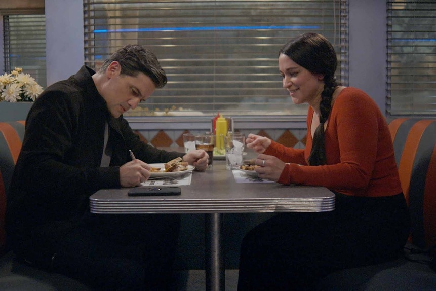 Joseph Rainier and Kate Hawthorne discuss in a diner booth in Resident Alien Episode 302.