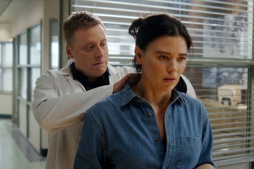 Harry Vanderspeigle checks Kate Hawthorne's neck on Resident Alien Season 3 Episode 7.