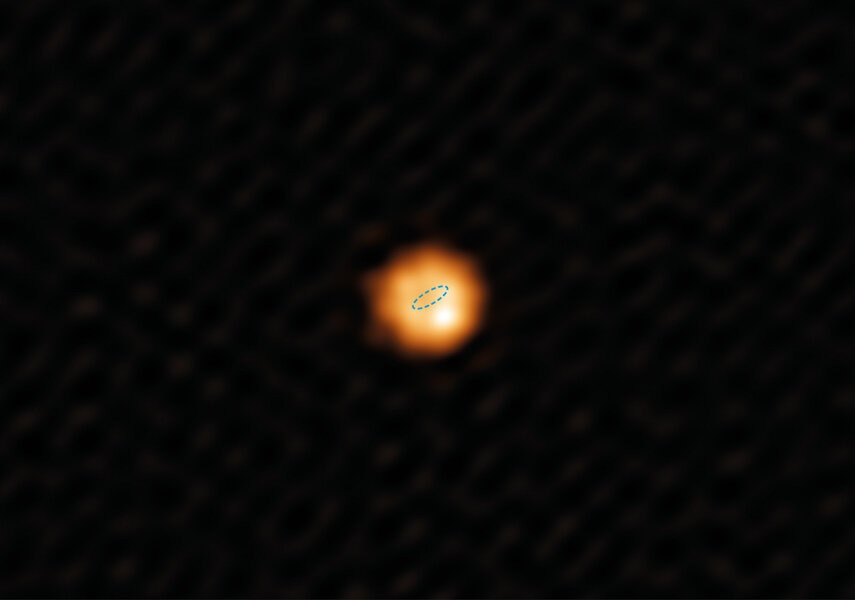 The star W Hydrae is an enormous red giant, bloated to hundreds of times its original size. That dashed ellipse represents the size of the orbit of the Earth, 300 million miles in diameter. Credit: Alma (ESO/NAOJ/NRAO)/W. Vlemmings)