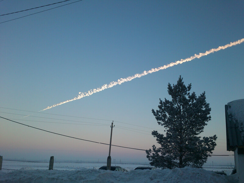 The vapor trail left behind by the Chelyabinsk asteroid's passage through Earth's atmosphere. Credit: Константин Кудинов