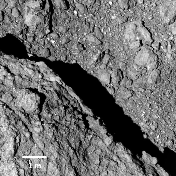 An image of the surface of the asteroid Ryugu taken by Hayabusa-2 when it was 64 meters from the surface. The scale bar is one meter long.