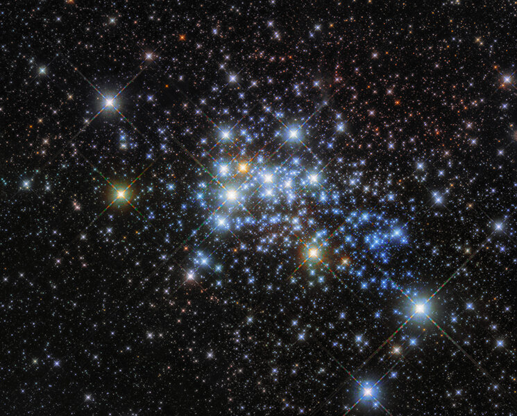 Hubble Space Telescope's infrared view of the gigantic star cluster Westerlund 1 reveals thousands of stars, many of which are intensely luminous. Credit: ESA/Hubble &amp; NASA