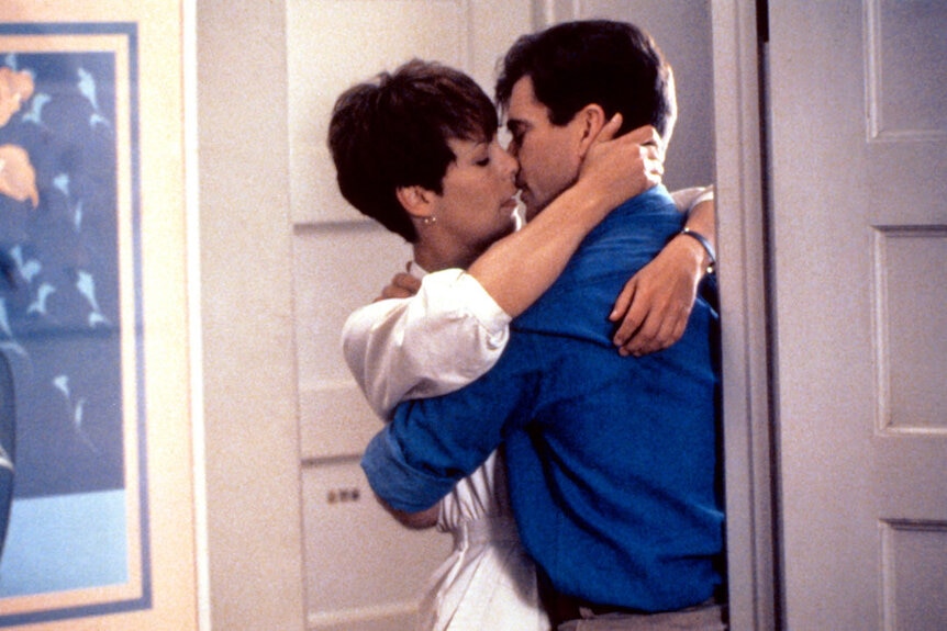 Jamie Lee Curtis and Mel Gibson in Forever Young (1992)
