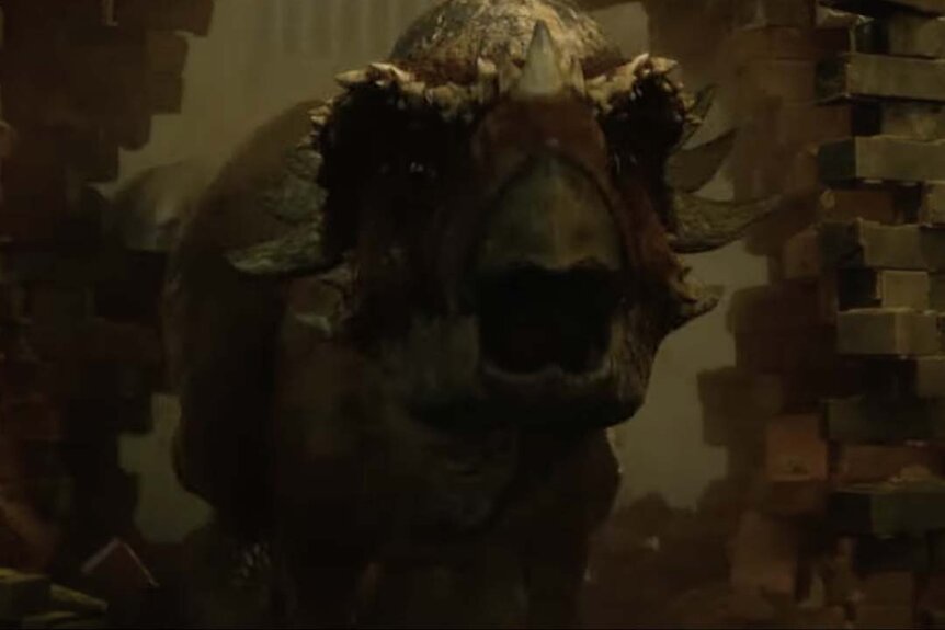 A Stygimoloch breaks through wall in Jurassic World Fallen Kingdom (2018)