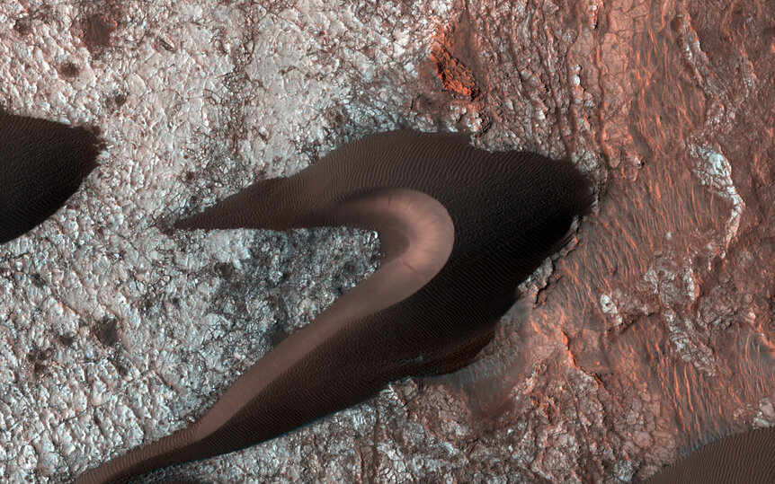 A big pile of sand on Mars. Credit: NASA/JPL/University of Arizona