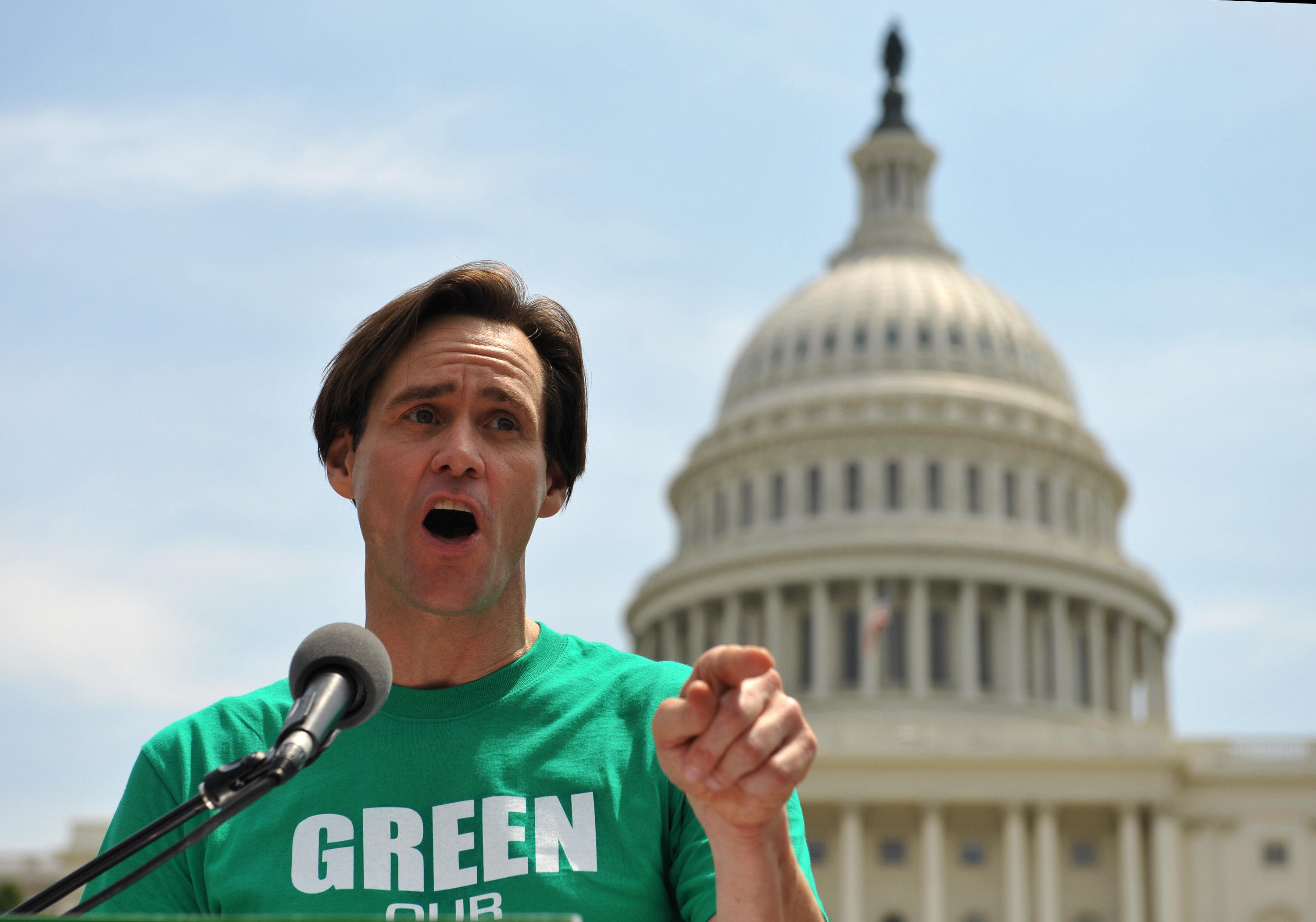 81405695-actor-jim-carrey-speaks-during-a-rally-in-front-of-the.jpg