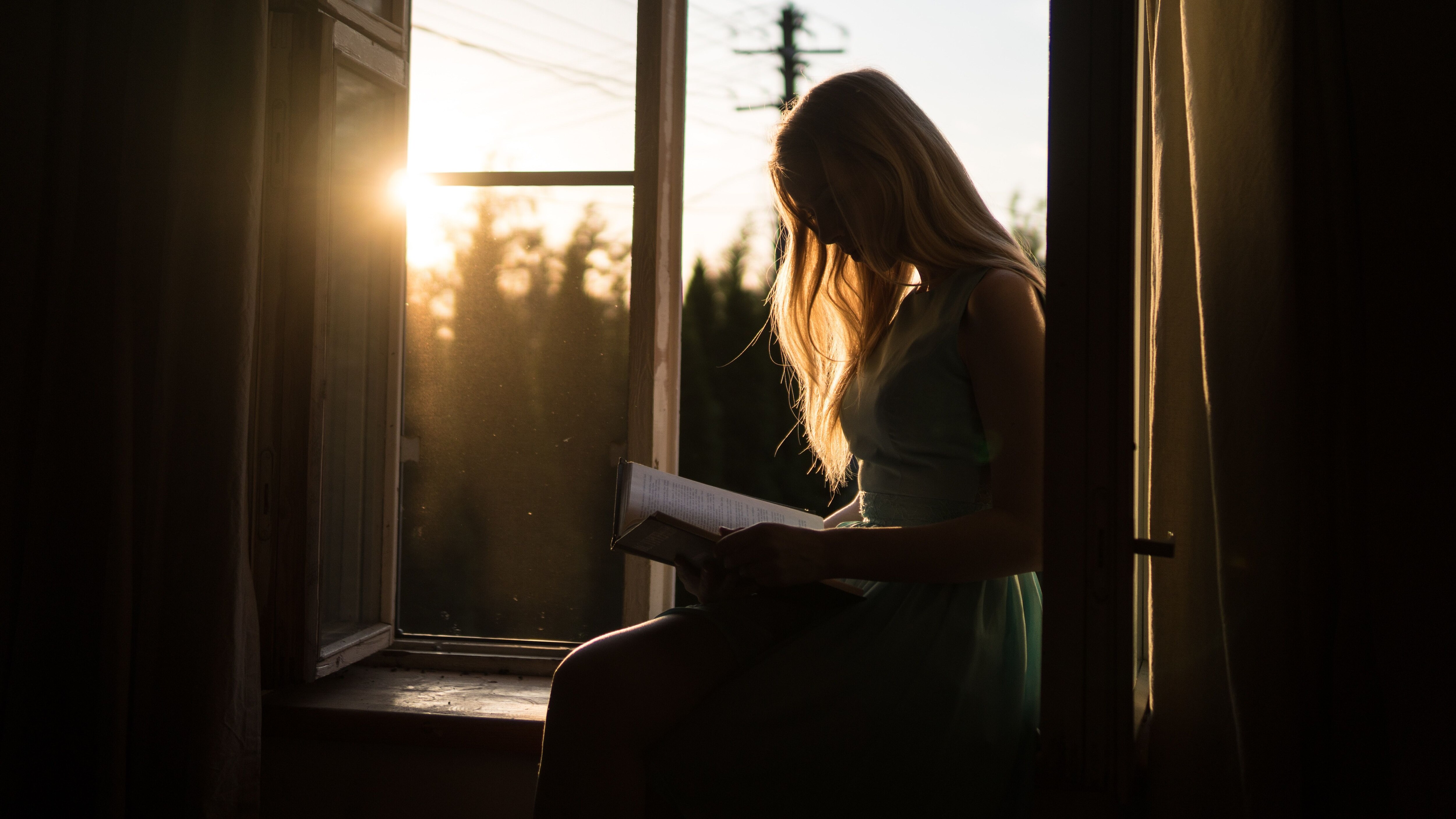 woman-reading-book-sun