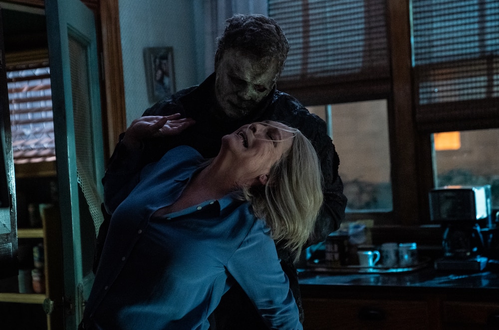 Michael Myers (aka The Shape) and Jamie Lee Curtis as Laurie Strode in HALLOWEEN ENDS (2022).