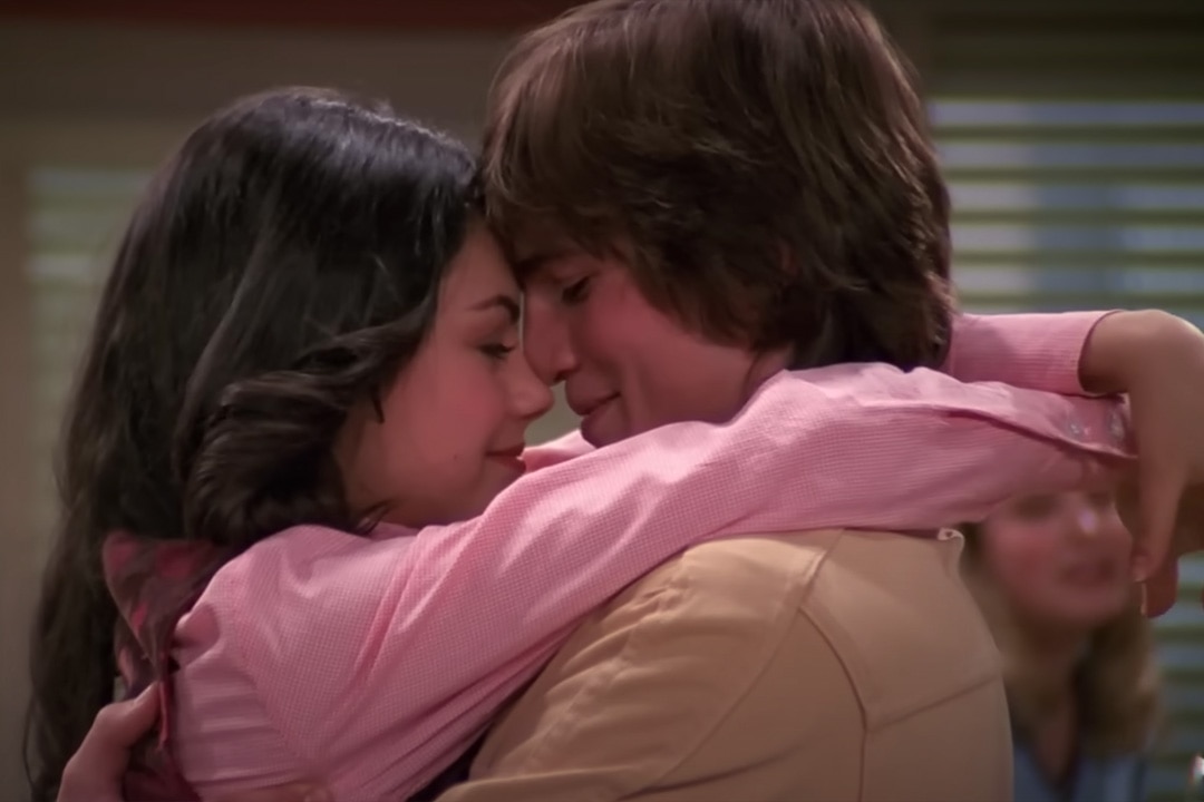 Mila Kunis as Jackie & Ashton Kutcher as Kelso in That ’70s Show
