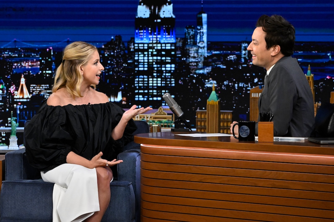 (l-r) Actress Sarah Michelle Gellar during an interview with host Jimmy Fallon