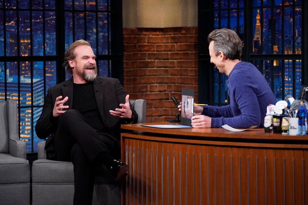 David Harbour explains to Seth Meyers the parenting tactic he learned from ‘cop shows’
