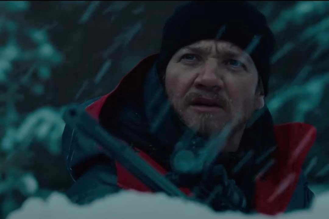 Jeremy Renner in the snow in The Bourne Legacy (2012)