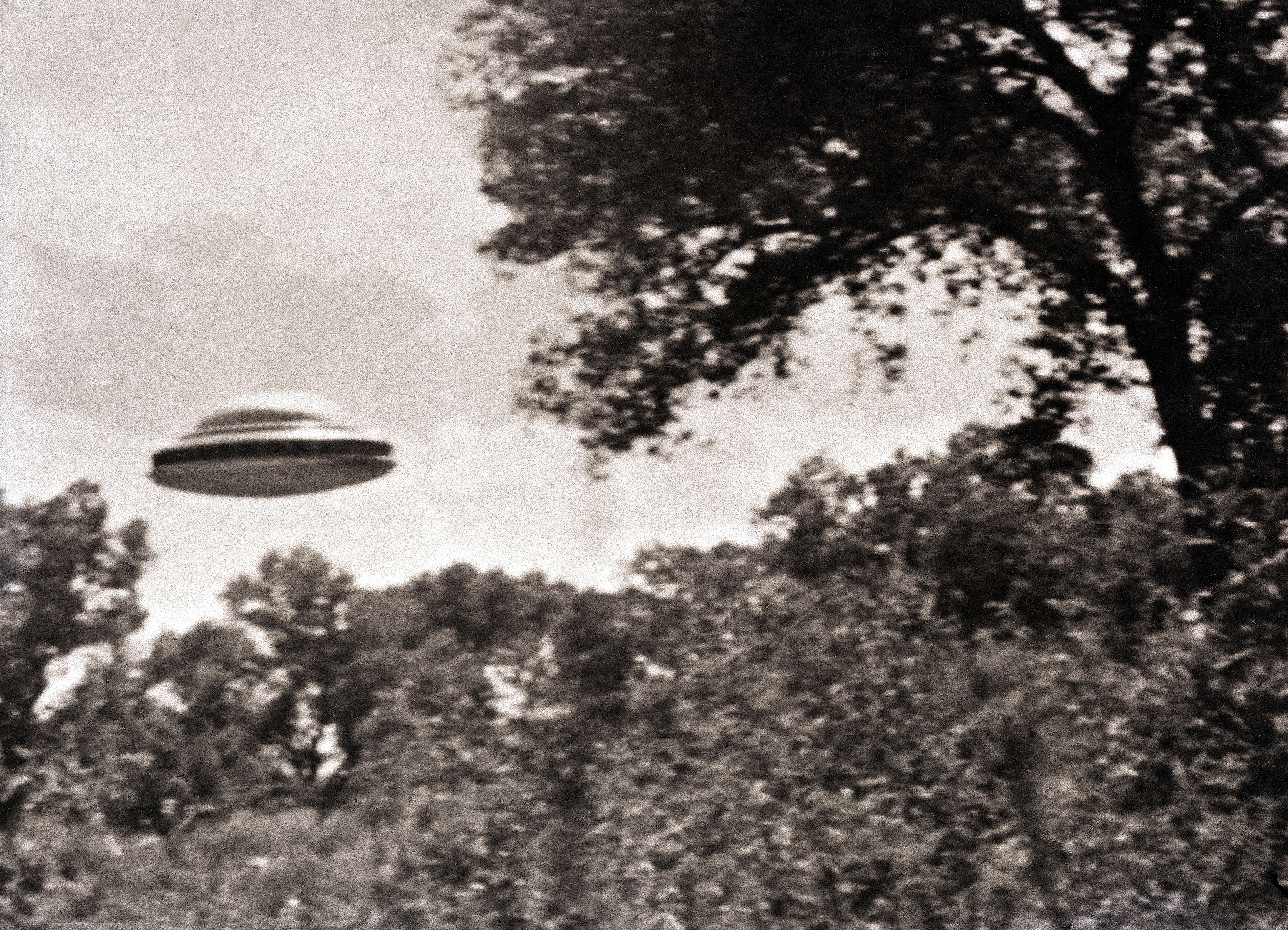 Government officials say UFOs are airborne trash, not aliens | SYFY WIRE