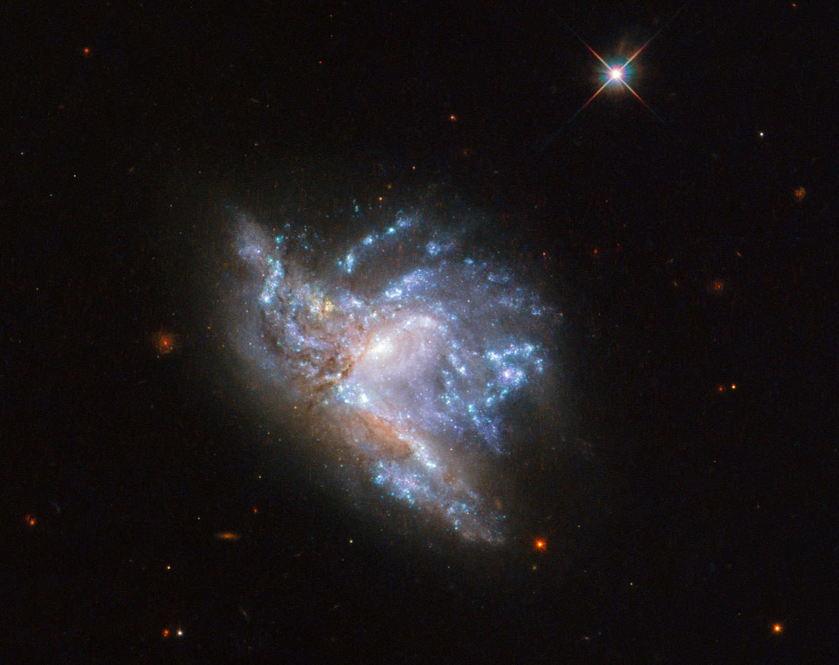 NGC 6052 is a pair of colliding spiral galaxies, part of a survey to look at star clusters that form in the aftermath. Credit: ESA/Hubble & NASA, A. Adamo et al.