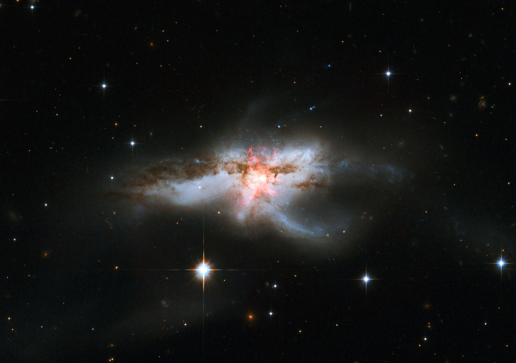 hst_ngc6240_bigNGC 6240, a relatively nearby galactic collision. Credit: NASA, ESA, the Hubble Heritage (STScI/AURA)-ESA/Hubble Collaboration, and A. Evans (University of Virginia, Charlottesville/NRAO/Stony Brook University)