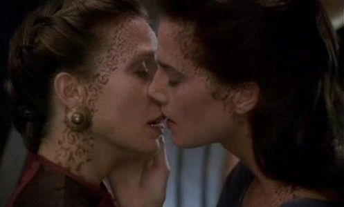 Jadzia Wife Kiss