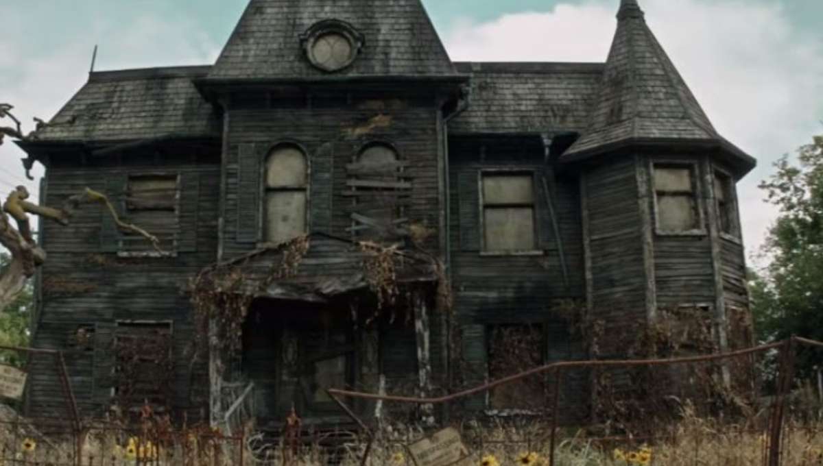 SYFY - The It house was actually a creepy haunted house IRL, too ...