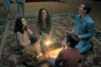 Haunting of Hill House family