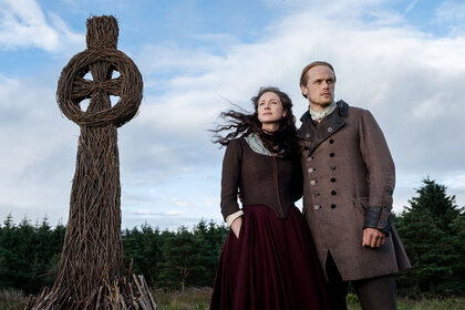 Outlander 501 Jamie and Claire Cross