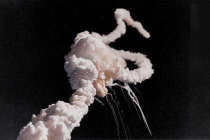 1024px-Challenger_explosion