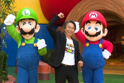 Shigeru Miyamoto celebrating Super Nintendo World with Mario and Luigi
