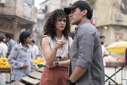 (L-R): May Calamawy as Layla El-Faouly and Oscar Isaac as Marc Spector/Steven Grant in Marvel Studios' MOON KNIGHT.