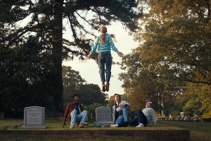 (L to R) Caleb McLaughlin as Lucas Sinclair, Sadie Sink as Max Mayfield, Joe Keery as Steve Harrington, Gaten Matarazzo as Dustin Henderson in STRANGER THINGS.