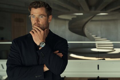 Chris Hemsworth in Escape from Spiderhead (2022)
