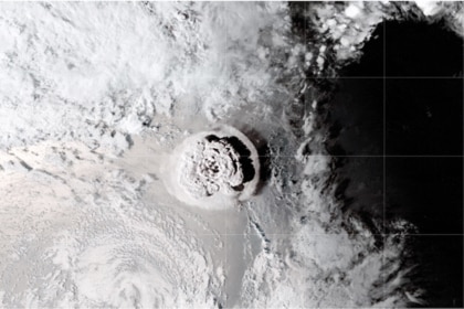 An umbrella cloud generated by the underwater eruption