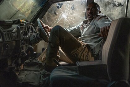 Idris Elba as Nathan in Beast (2022).