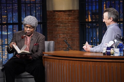 (l-r) Comedian/Actor Kenan Thompson and Seth Meyers on Late Night with Seth Meyers