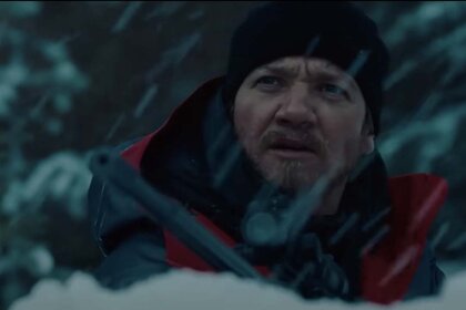 Jeremy Renner in the snow in The Bourne Legacy (2012)