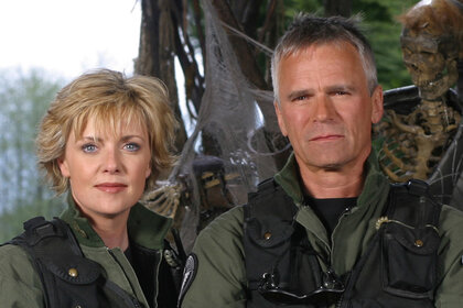 Maj. Samantha Carter (Amanda Tapping) and Colonel Jack O'Neill (Richard Dean Anderson) from Stargate SG-1