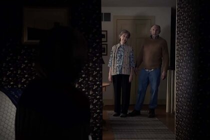 Tyler (Ed Oxenbould) watches Nana (Deanna Dunagan) and Pop Pop (Peter McRobbie) stand in the hallway in The Visit (2015).