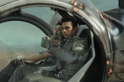 Jack Harper (Tom Cruise) holds Julia (Olga Kurylenko) captive in a silver bubble aircraft in Oblivion (2013).