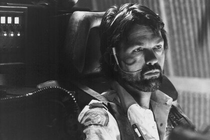 Dallas (Tom Skerritt) wears a headset in Alien (1979) .