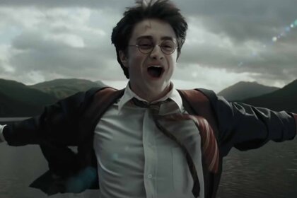 Harry Potter (Daniel Radcliffe) shouts while riding a flying animal in Harry Potter and the Prisoner of the Azkaban (2004)