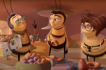 Martin Benson (Barry Levinson), Barry B. Benson (Jerry Seinfeld), and Janet Benson (Kathy Bates) stand around a breakfast table in Bee Movie (2007).