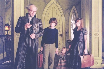 Count Olaf (Jim Carrey) and the Baudelaires (Liam Aiken, Kara Hoffman, Emily Browning) appear in Lemony Snicket's A Series of Unfortunate Events (2004).
