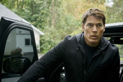 Luke Roman (Tim Rozon) appears concerned while exiting a vehicle in SurrealEstate Episode 301.