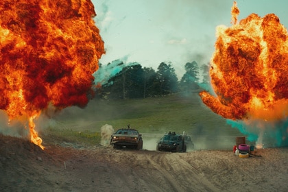 A scene of an explosion and cars in Twisted Metal Season 2.