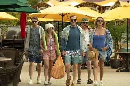 Brady Mansell (Gage Munroe), Sammy Mansell (Paisley Cadorath), Hutch Mansell (Bob Odenkirk), David Mansell (Christopher Lloyd) and Becca Mansell (Connie Nielsen) in Nobody 2.