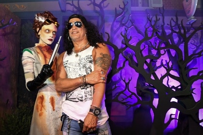Slash poses with a fake bride of Frankenstein