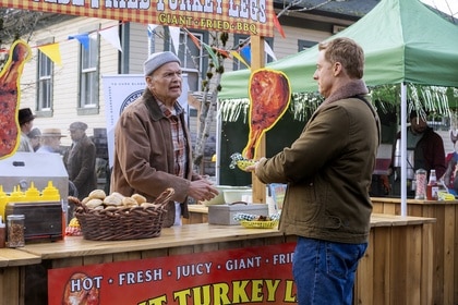 arry Vanderspeigle (Alan Tudyk) grabs food from Dan Twelvetrees (Gary Farmer)'s stand on Resident Alien Episode 408.